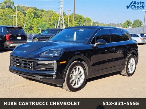 Used 2024 Porsche Cayenne image 1