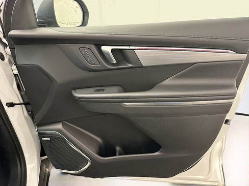 Used 2025 Buick Enclave Preferred image 35