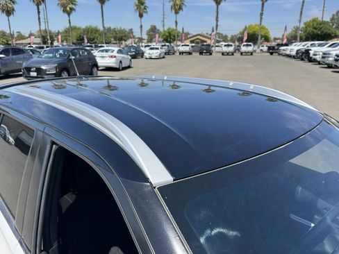 Used 2019 Nissan Kicks SR FWD image 13