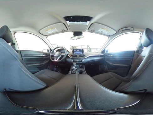 Used 2025 Nissan Altima 2.5 SV FWD image 42