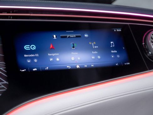New 2026 Mercedes-Benz EQE 320 4MATIC SUV image 18