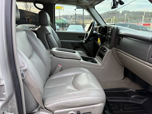 Used 2005 Chevrolet Avalanche 2500 w/ Preferred Equipment Group image 26