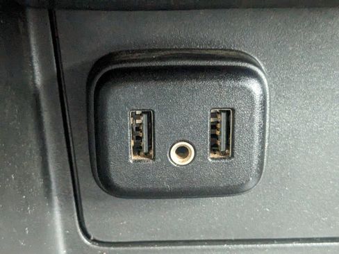 Used 2022 Chevrolet Colorado LT w/ Luxury Package image 23