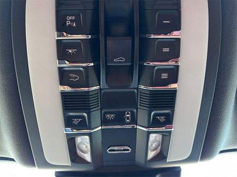 Used 2022 Porsche Macan image 27