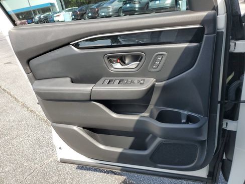 Used 2025 Honda Pilot EX-L image 32