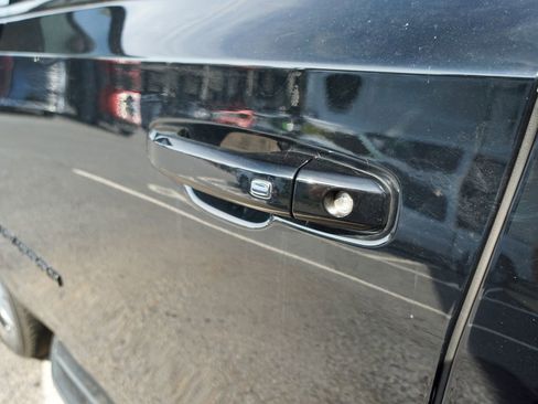 Used 2023 Chevrolet Suburban RST w/ Luxury Package image 10