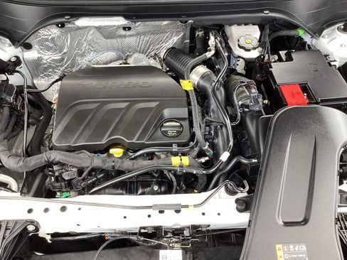 Used 2025 Chevrolet Trax LT FWD image 31