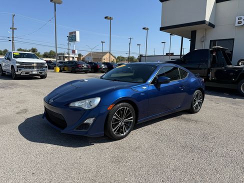 Used 2013 Scion FR-S image 2