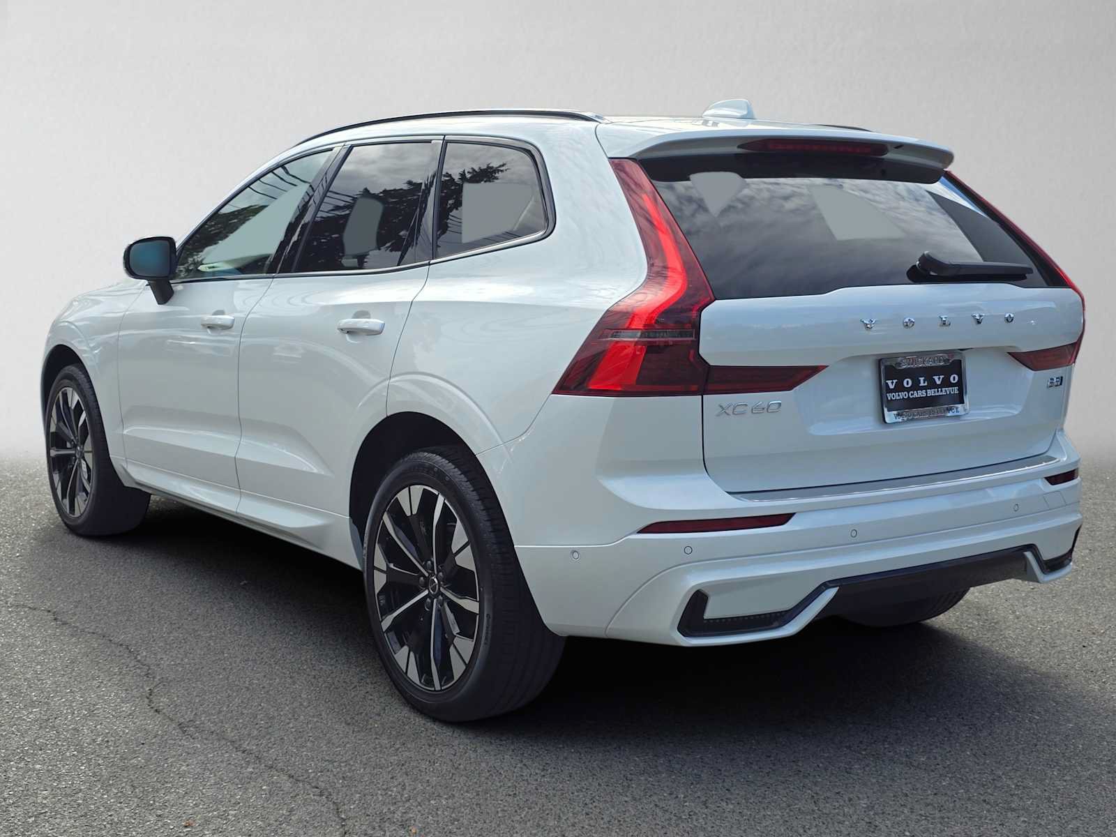 Used 2026 Volvo XC60 B5 Plus w/ Climate Package AWD/4WD image 5