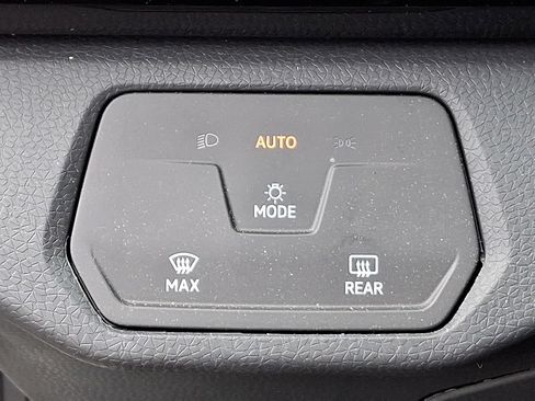Certified 2025 Volkswagen ID.4 Pro RWD image 24