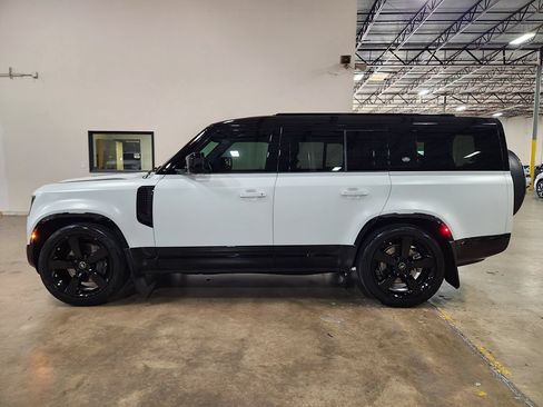Used 2024 Land Rover Defender 130 X-Dynamic SE AWD/4WD image 7