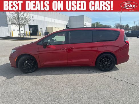 Used 2025 Chrysler Pacifica Limited FWD image 7