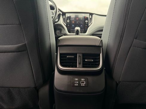Used 2025 Subaru Outback Premium AWD/4WD image 27