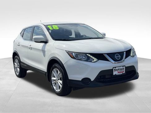 Used 2018 Nissan Rogue Sport S w/ S Appearance Package AWD/4WD image 3
