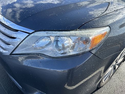 Used 2011 Toyota Avalon Limited image 6