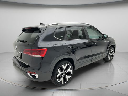 Used 2022 Volkswagen Taos SEL w/ Panoramic Sunroof Package AWD/4WD image 5