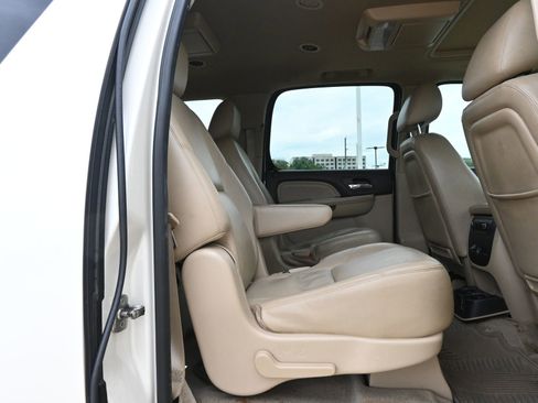 Used 2013 GMC Yukon XL Denali RWD image 21