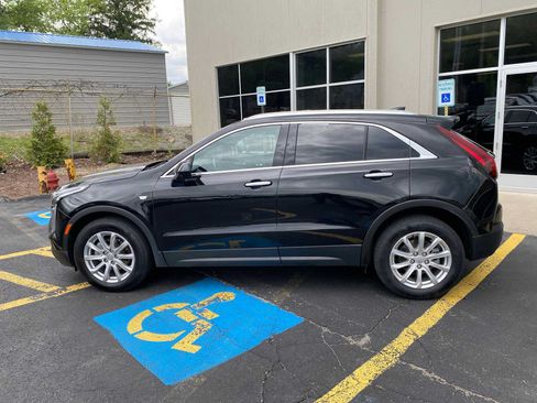 Used 2023 Cadillac XT4 Luxury w/ Cold Weather Package FWD image 14