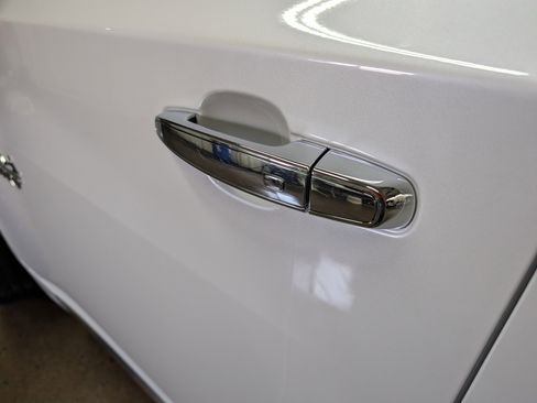 Used 2023 Chevrolet Traverse High Country w/ LPO, Floor Liner Package AWD/4WD image 8