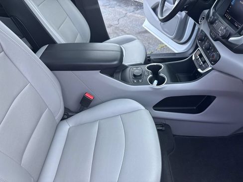 Used 2022 GMC Terrain SLT w/ Tech Package FWD image 13