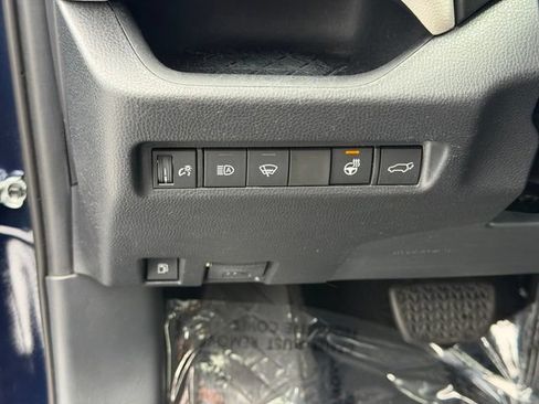 Certified 2019 Toyota RAV4 XLE w/ Convenience Package AWD/4WD image 23