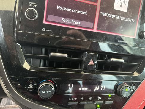 Used 2021 Toyota Camry XSE FWD image 10