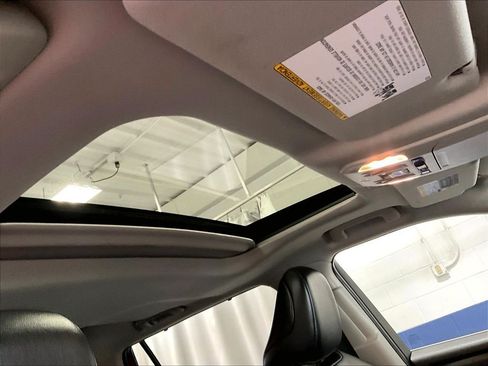 Used 2022 Toyota Highlander XLE AWD/4WD image 22