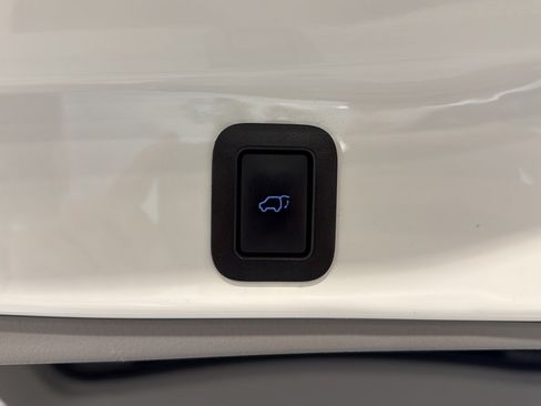 Used 2019 Toyota Highlander XLE AWD/4WD image 21