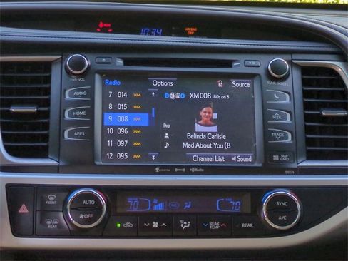 Used 2018 Toyota Highlander XLE image 21