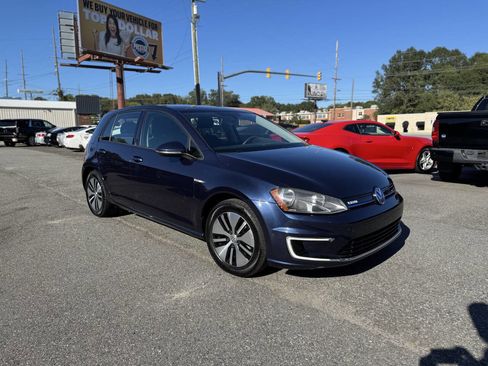 Used 2016 Volkswagen e-Golf SE image 2