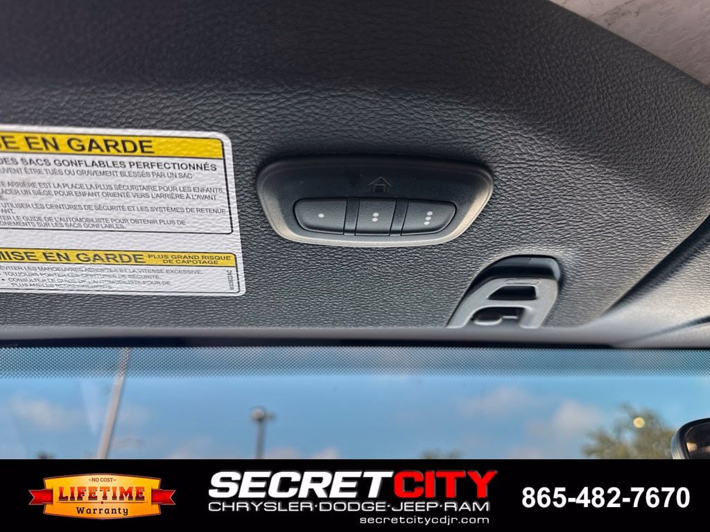 Used 2023 Jeep Gladiator Mojave w/ Cold Weather Group AWD/4WD image 34