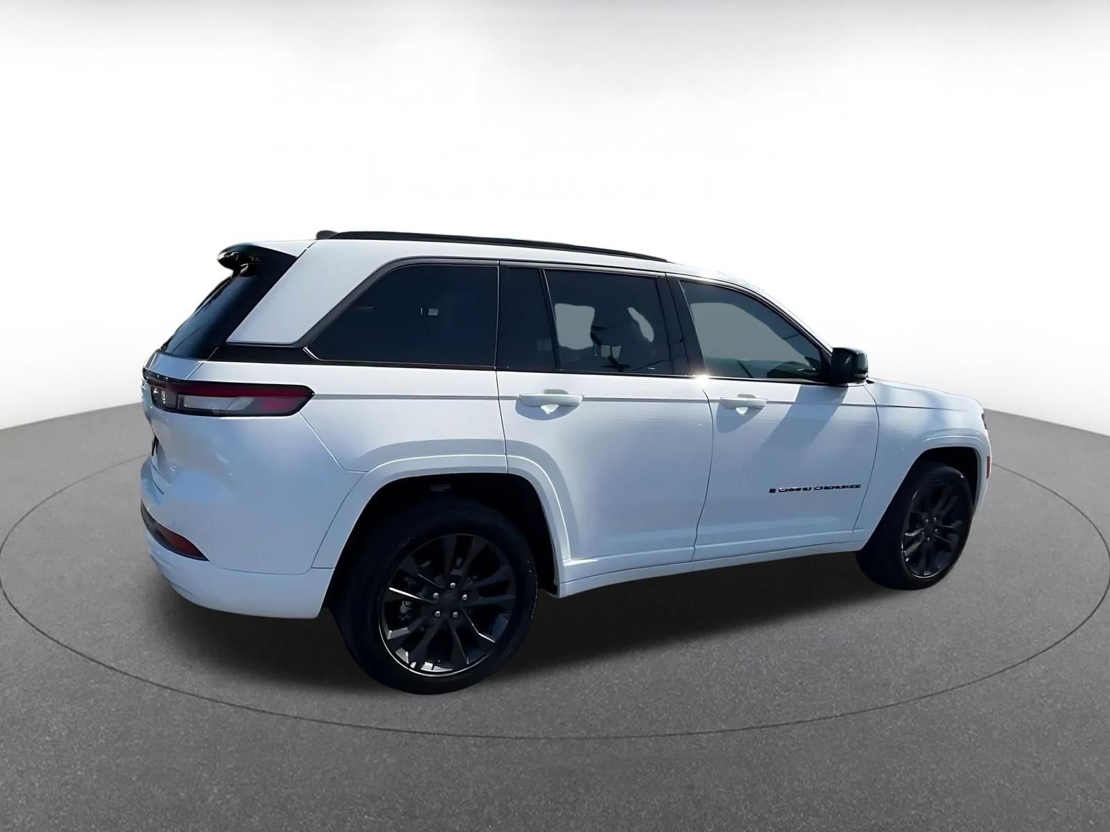 Used 2026 Jeep Grand Cherokee Limited AWD/4WD image 14