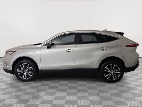 Used 2023 Toyota Venza LE AWD/4WD image 5