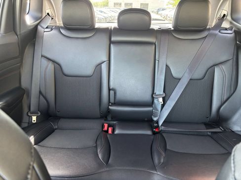 Used 2025 Jeep Compass Trailhawk AWD/4WD image 38