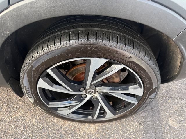 Used 2019 Volvo XC40 T5 R-Design AWD/4WD image 14