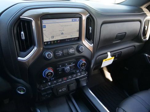 Used 2022 Chevrolet Silverado 2500 High Country w/ Z71 Off-Road Package image 11