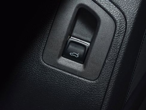 Used 2023 Volkswagen Atlas Cross Sport SE w/ Panoramic Sunroof Package image 6