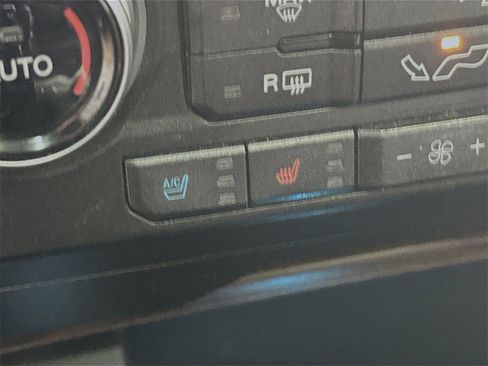 Used 2017 Ford F150 Lariat w/ Equipment Group 502A Luxury image 21