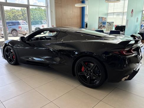 Used 2021 Chevrolet Corvette Stingray Coupe w/ Z51 Performance Package RWD image 4