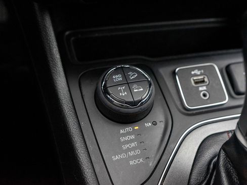 Used 2021 Jeep Cherokee Trailhawk w/ Trailer Tow Group image 20