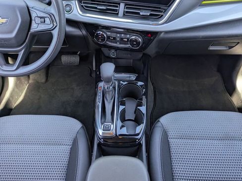 Used 2025 Chevrolet Trax LT FWD image 20