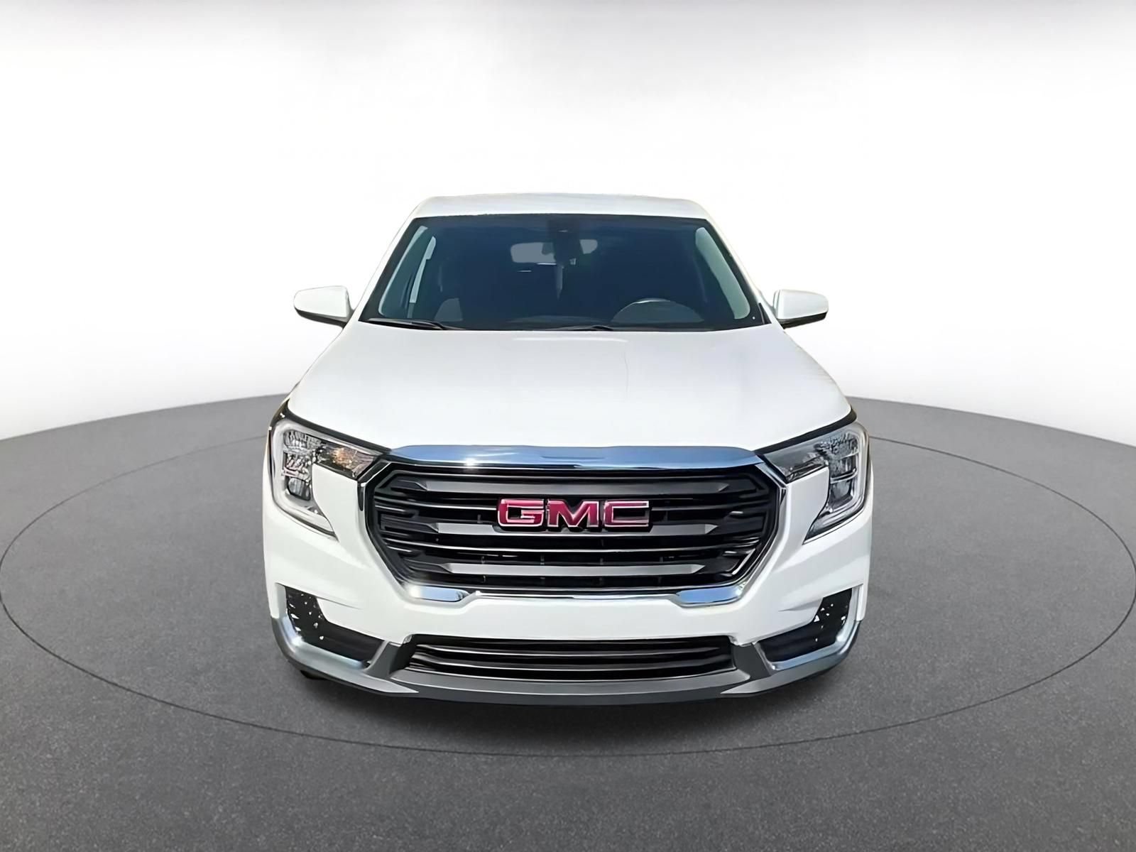 Used 2024 GMC Terrain SLE FWD image 4