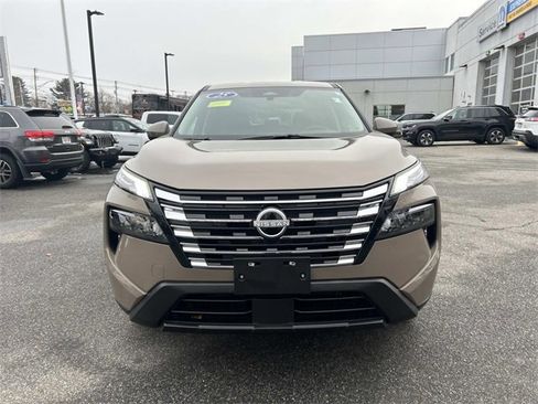 Used 2025 Nissan Rogue SV image 8