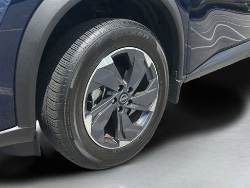 Used 2025 Nissan Rogue SV w/ SV Premium Package image 11