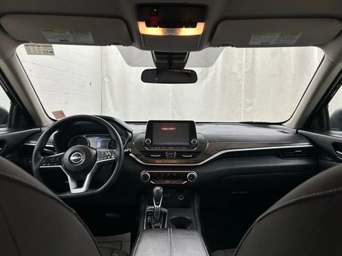 Used 2025 Nissan Altima 2.5 SV FWD image 24