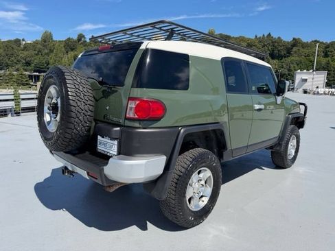 Used 2010 Toyota FJ Cruiser 4WD w/ Convenience Pkg image 3