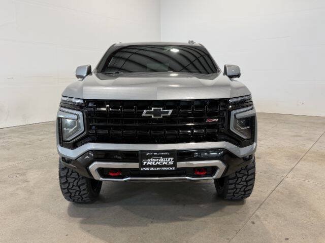 Used 2025 Chevrolet Suburban Z71 AWD/4WD image 3
