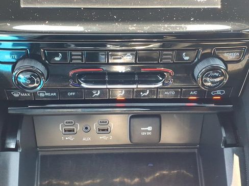 Used 2024 Jeep Grand Cherokee Altitude RWD image 7