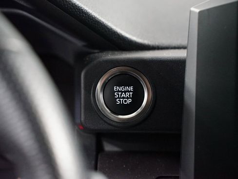 Used 2025 Toyota 4Runner SR5 image 18