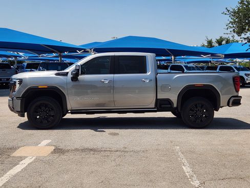Used 2024 GMC Sierra 2500 Denali Ultimate AWD/4WD image 3